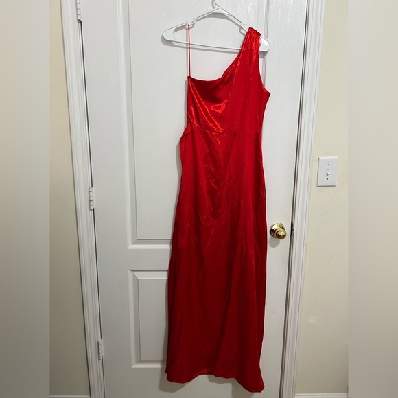 Lulus Elegant Red One Shoulder satin maxi Dress size M - Picture 3 of 11